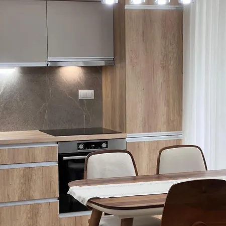 Tricolore アパート ズラティボール