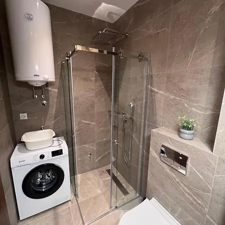 Tricolore アパート ズラティボール