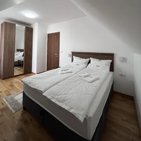 Apartment Tricolore